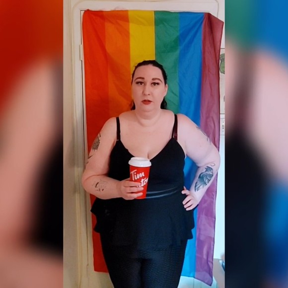 Meet your Posher, Melissa - Picture 1 of 1